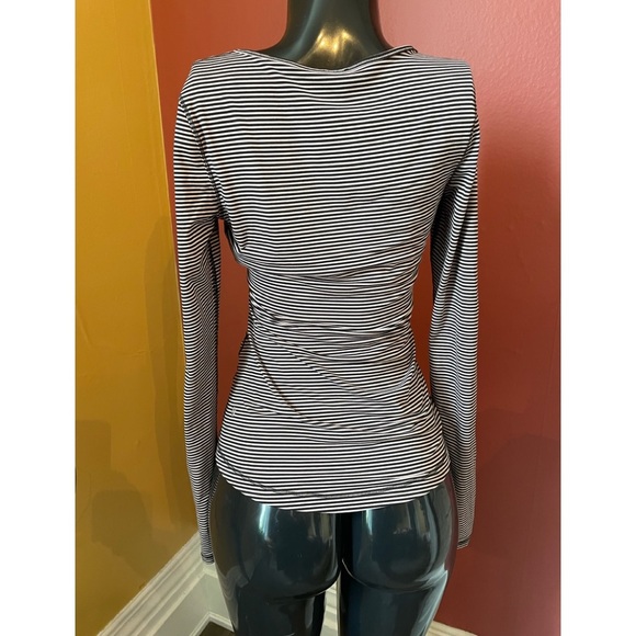 Lululemon long sleeve ( 4 ) - Picture 3 of 3